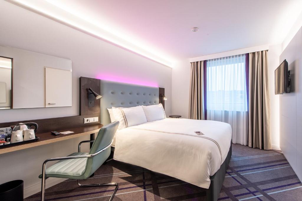 Postel nebo postele na pokoji v ubytování Premier Inn Nürnberg City Nordost