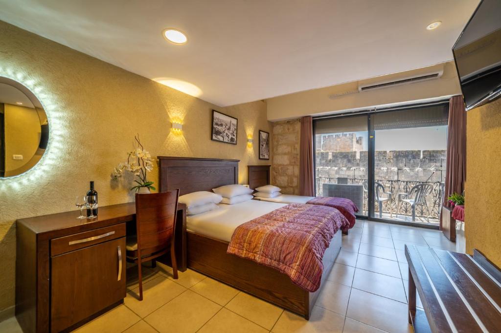 Postel nebo postele na pokoji v ubytování New Imperial Hotel
