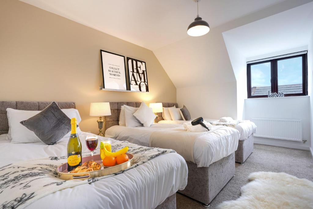 Broughton House with Free Parking, Fast Wifi, Private Garden and Smart