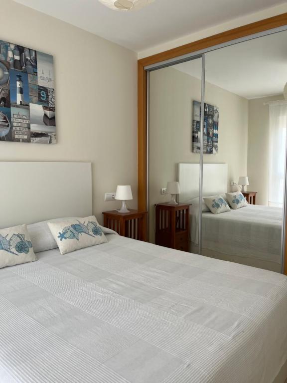 Postel nebo postele na pokoji v ubytování ÁTICO Paraíso Beach con piscina privada