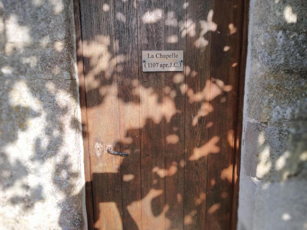 ห้องน้ำของ Converted medieval chapel gite in Limousin country