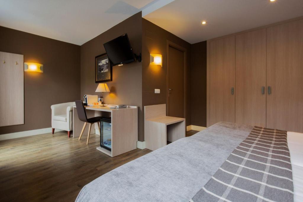 Postel nebo postele na pokoji v ubytování Hotel Himàlaia Soldeu