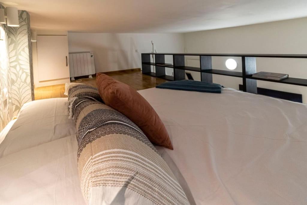 Postel nebo postele na pokoji v ubytování Pequeño estudio madrileño
