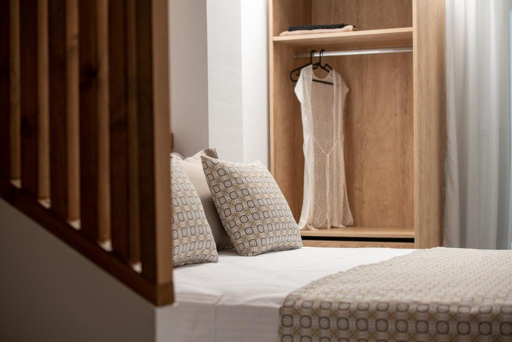 Postel nebo postele na pokoji v ubytování Ploumisti Sea View Suite