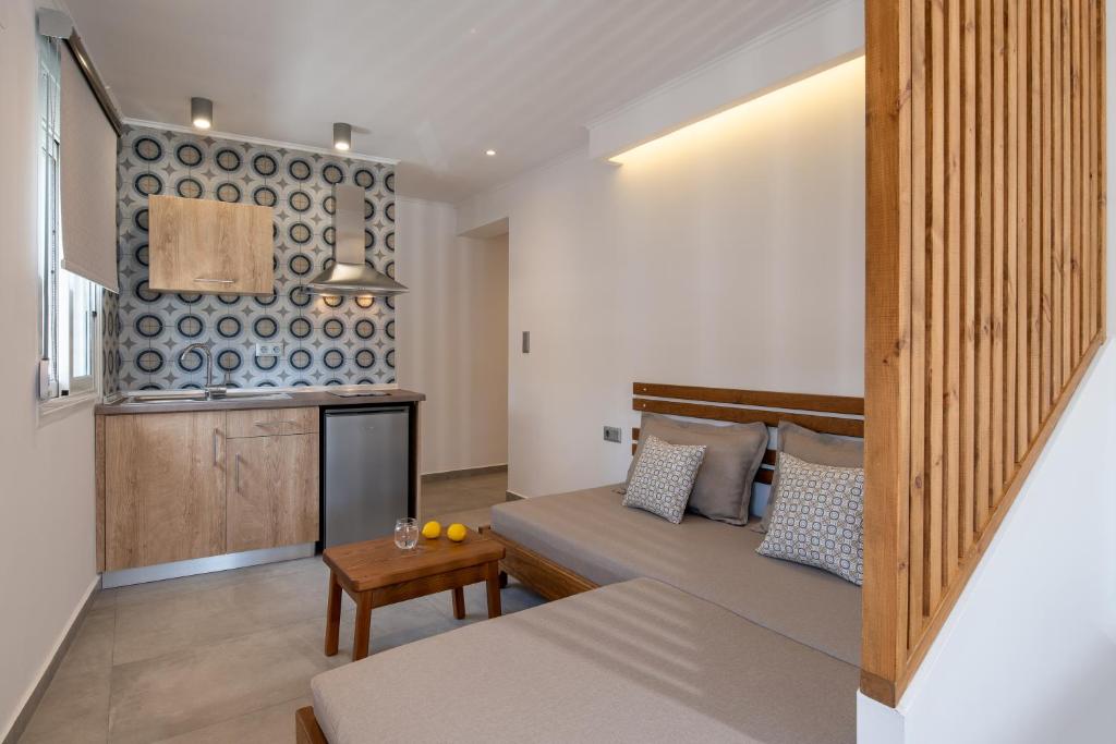 Postel nebo postele na pokoji v ubytování Ploumisti Sea View Suite