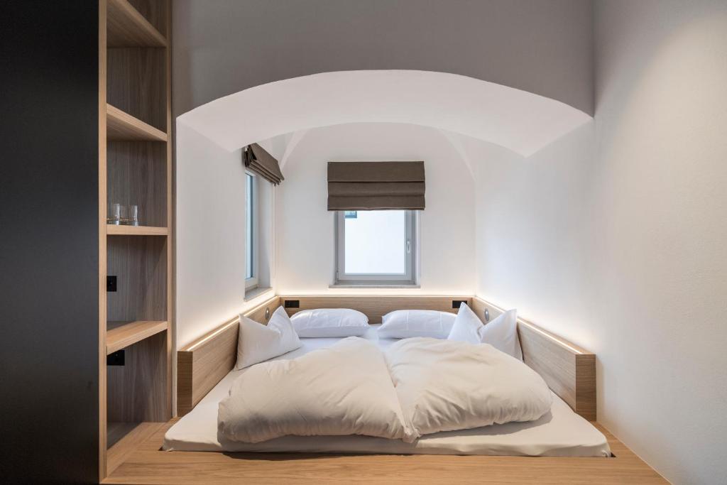Łóżko lub łóżka w pokoju w obiekcie Alpin & Stylehotel Die Sonne