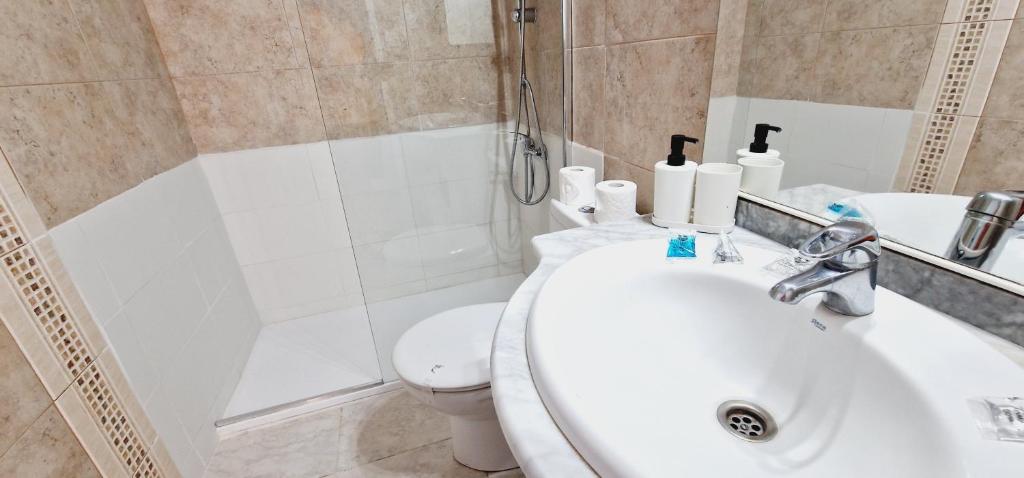 Kép TEN BEL PRIMAVERA, POOL & FREE WIFI szállásáról Aronában a galériában
