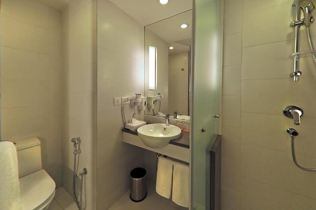 Koupelna v ubytování Fairfield by Marriott Ahmedabad