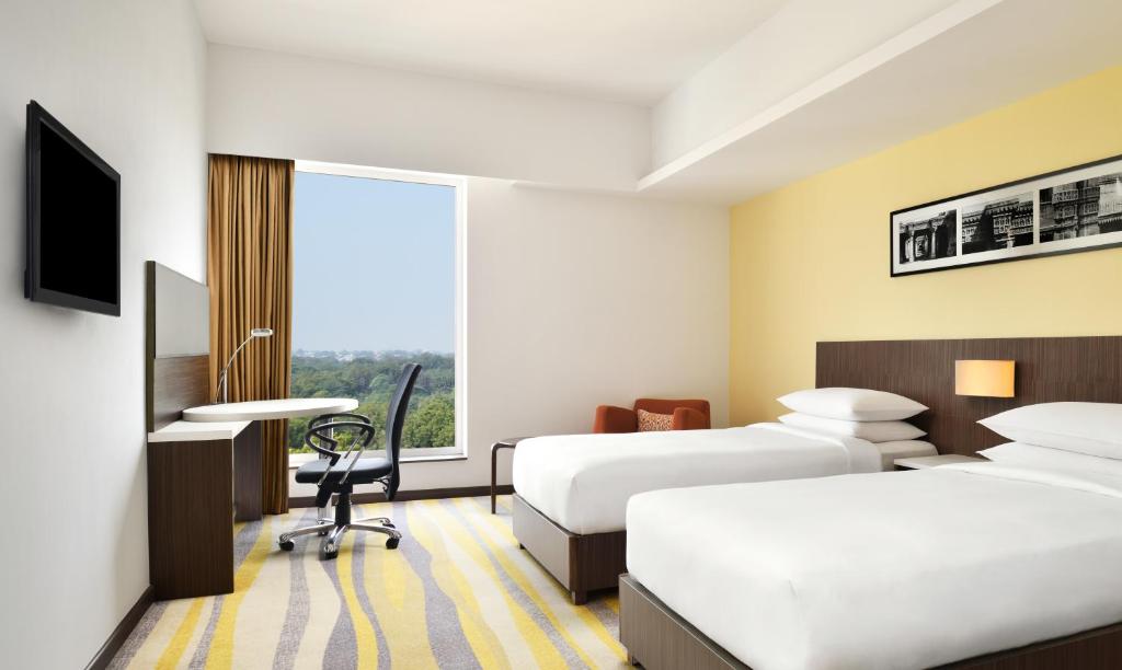 Postel nebo postele na pokoji v ubytování Fairfield by Marriott Ahmedabad