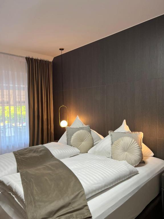 Postel nebo postele na pokoji v ubytování Hotel Harmshof Bispingen