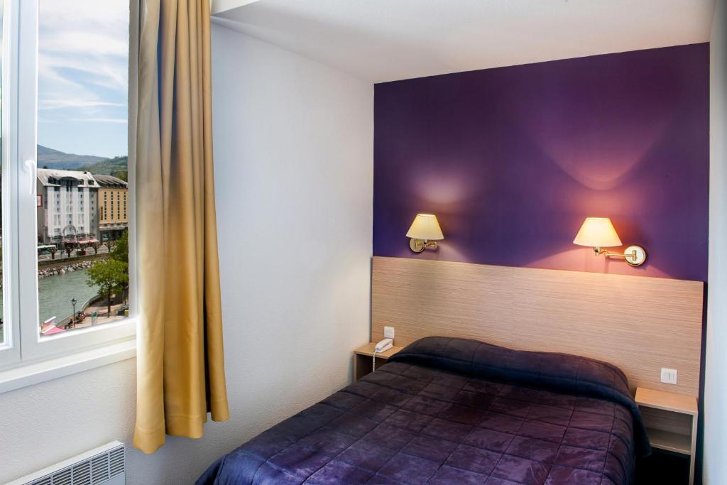 Postel nebo postele na pokoji v ubytování Hôtel Continental