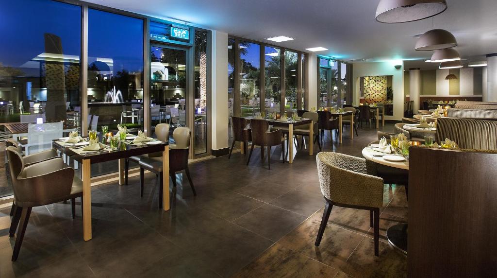 Restaurace v ubytování Danat Al Ain Resort