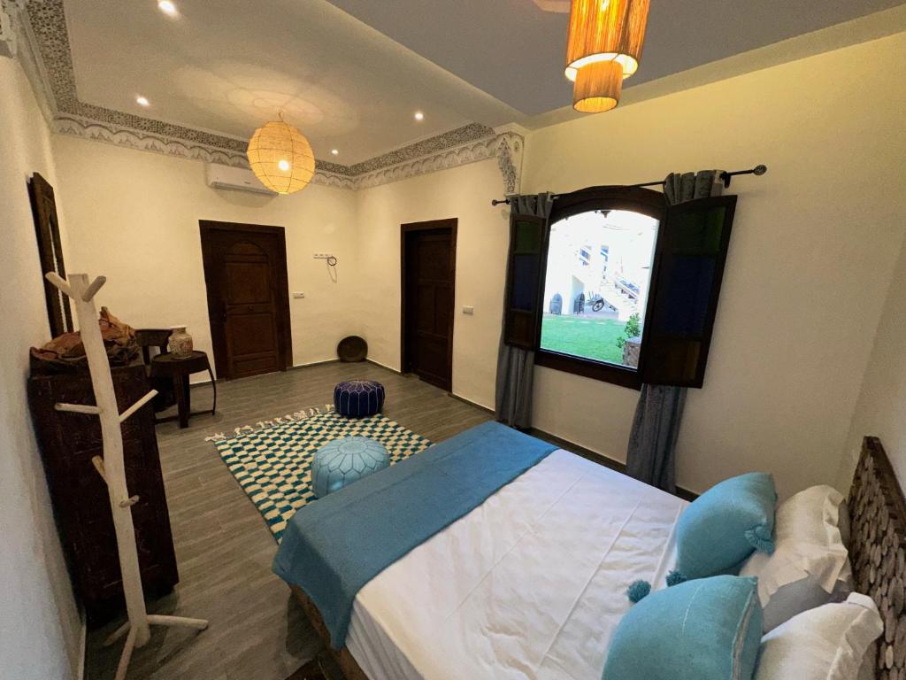 TV a/nebo společenská místnost v ubytování Oasis Merasi Marrakech