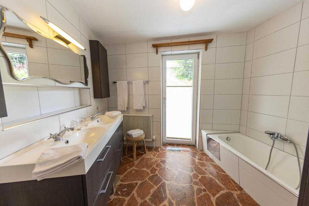 Kúpeľňa v ubytovaní Appartements Fürstauer, JOKERCARD INCLUDED