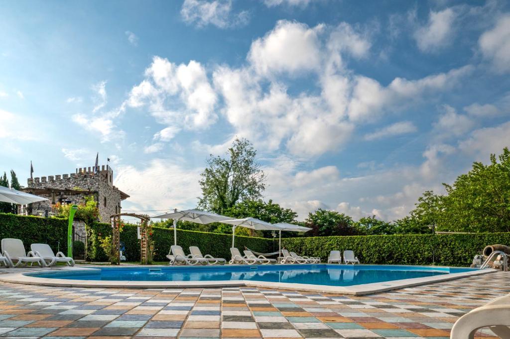 Bazén v ubytování Castello dei Templari nebo v jeho okolí