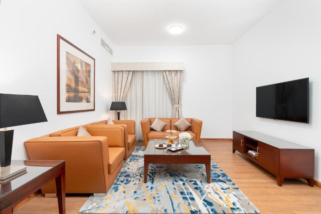 TV a/nebo společenská místnost v ubytování Golden Sands Hotel & Residences
