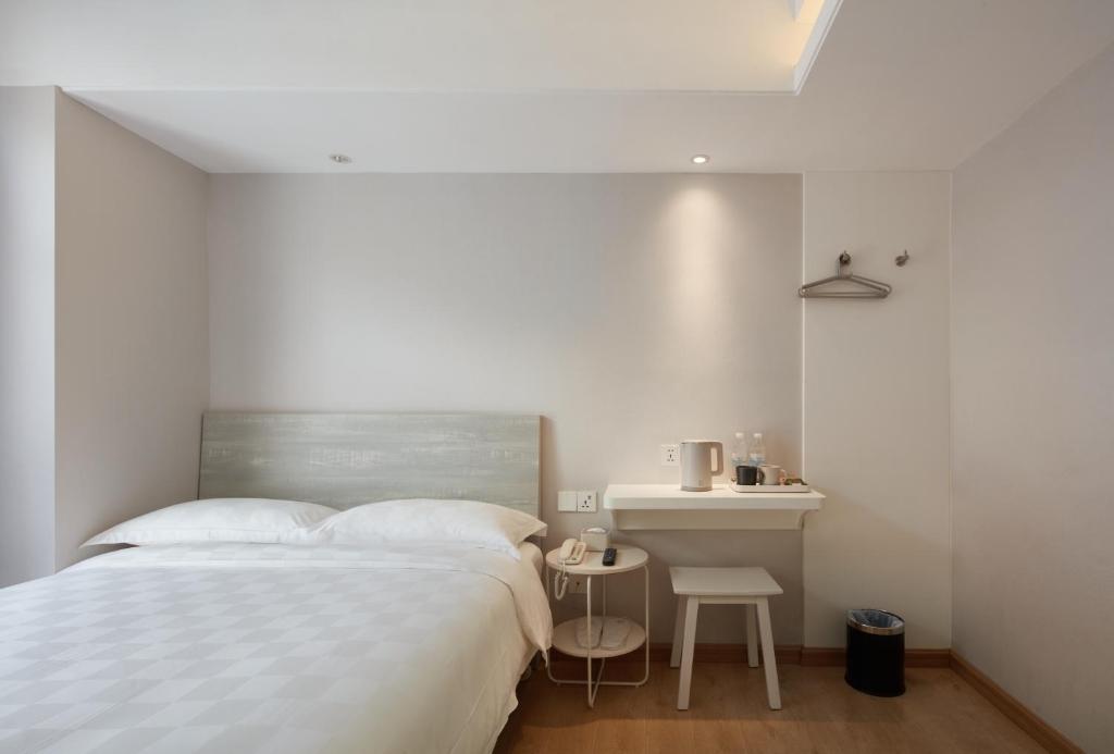 Postel nebo postele na pokoji v ubytování Ole Tai Sam Un Hotel