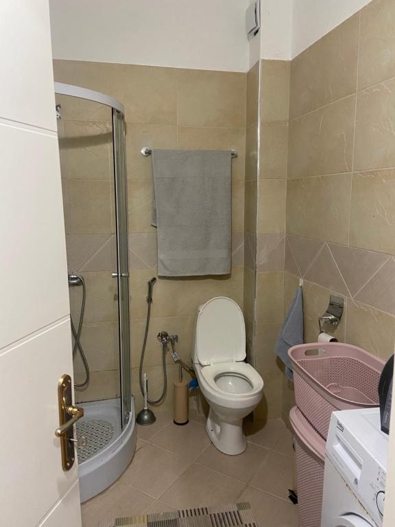 Lovely 2 Bedroom Apartment just 30m from the Sea - Image 3