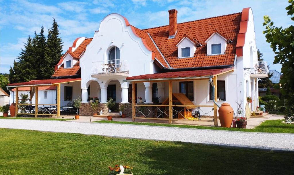 a large white house with a red roof at ReGoRi Ház in Balatongyörök