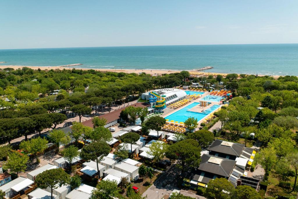 an aerial view of the pool at the beach at Camping Village Garden Paradiso in Cavallino-Treporti