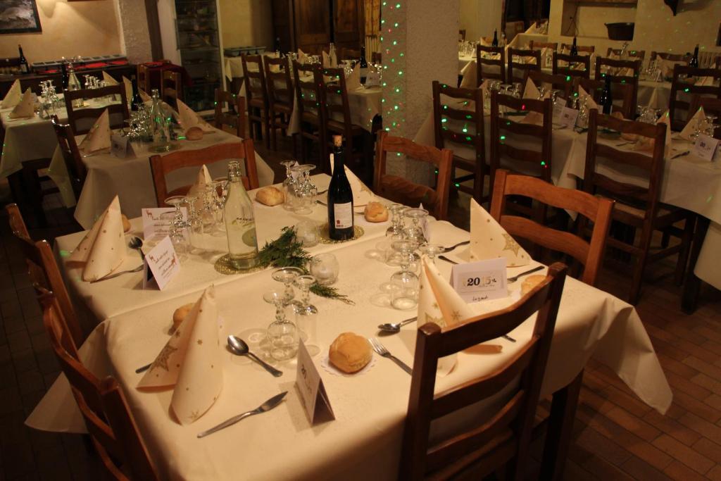 Restaurace v ubytování Hôtel Aigliere