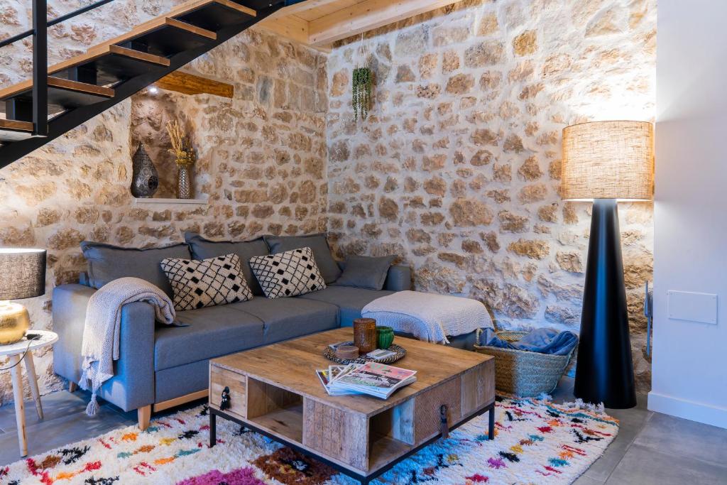 a living room with a couch and a table at Casa del Sol 55 in Cardeñadijo