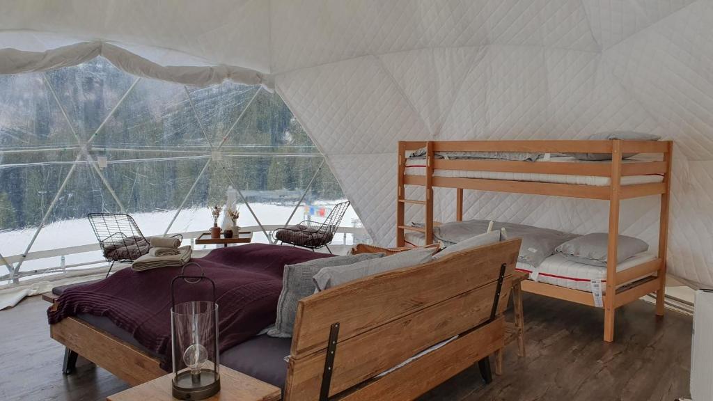 a bedroom with a tent with two bunk beds at Alpenlodges in Braunwald