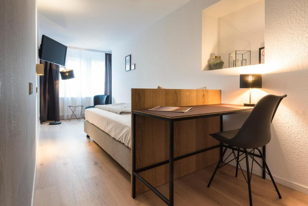 TV a/nebo společenská místnost v ubytování Genusshotel Krone & Roadtrips bei Basel