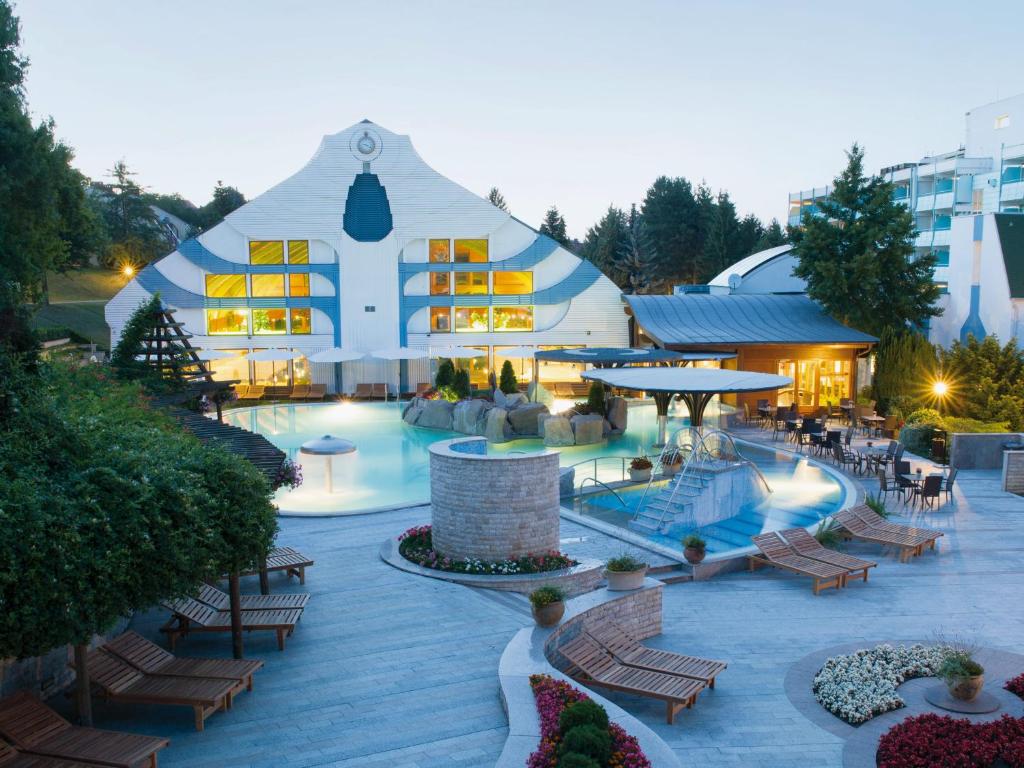 Bazén v ubytovaní Hotel Carbona Thermal Spa alebo v jeho blízkosti