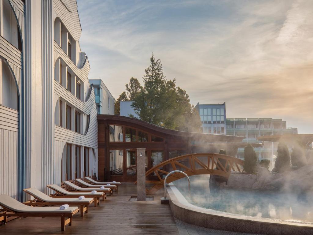 Bazén v ubytovaní Hotel Carbona Thermal Spa alebo v jeho blízkosti