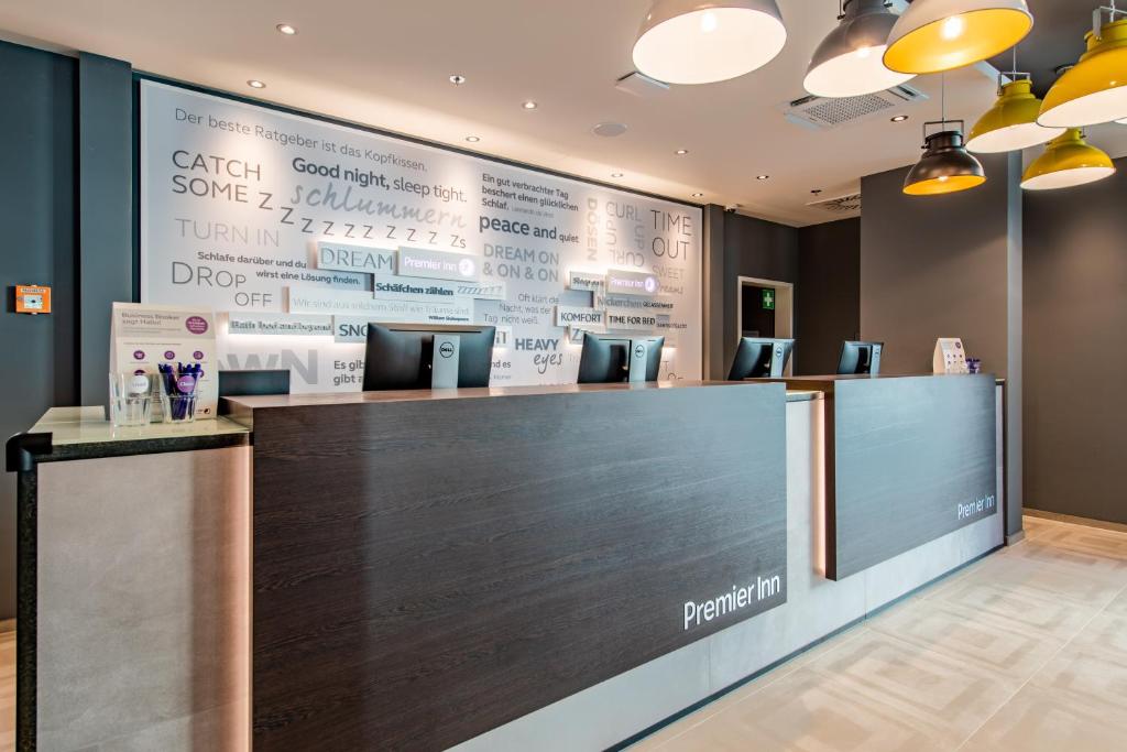 Premier Inn Stuttgart City Centre - Resim 12