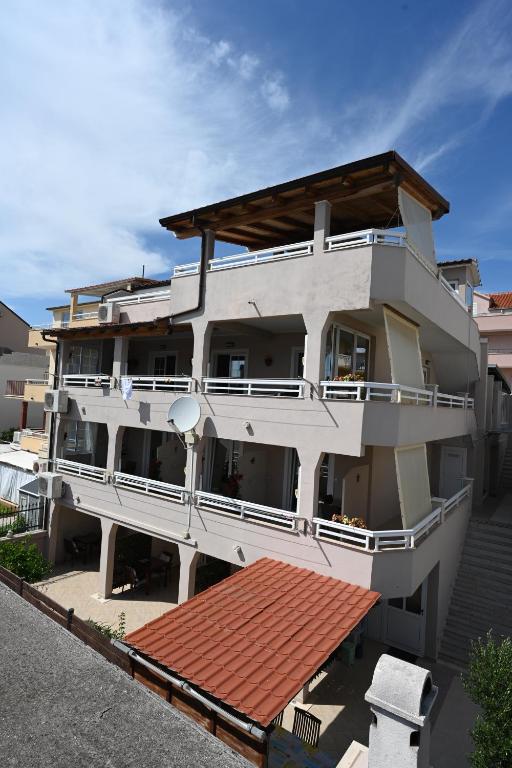 Rõdu või terrass majutusasutuses Guest house Kokolo