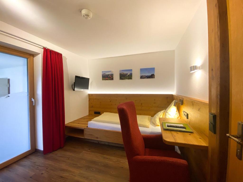 TV a/nebo společenská místnost v ubytování Hotel Alpensonne