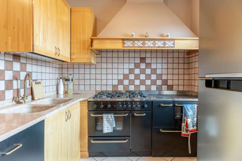 Kuchyň nebo kuchyňský kout v ubytování Casa ai Tre Colli, Tres