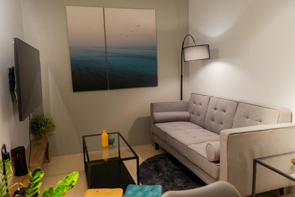 Bucky’s 2BR Condo near Eastwood