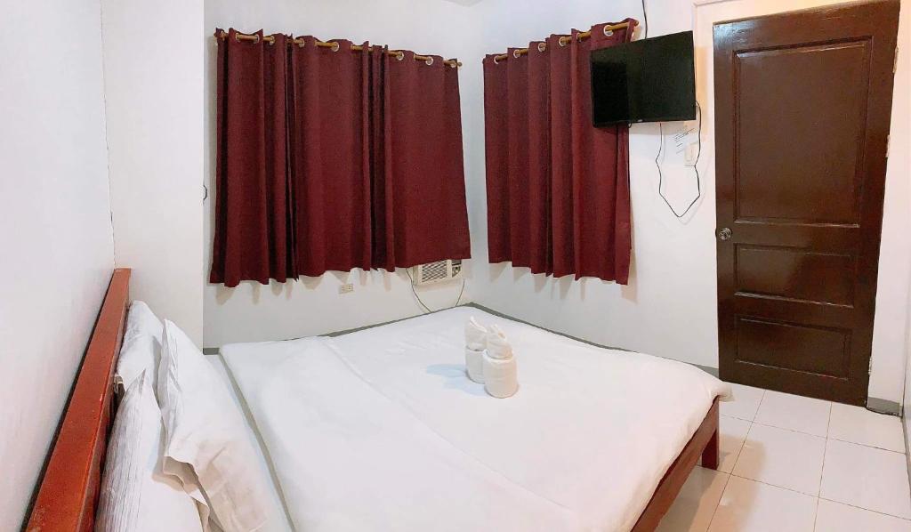 Postel nebo postele na pokoji v ubytování Luna Oslob Travellers Inn