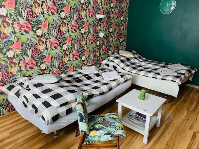 A bed or beds in a room at Apartament pod Złotą Małpą