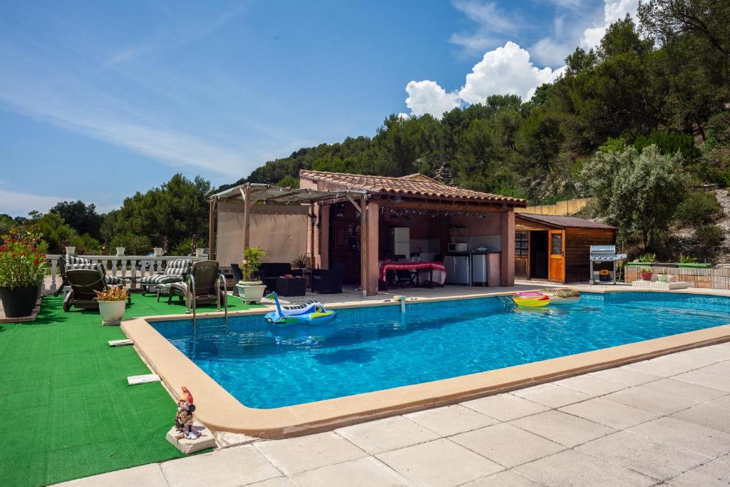 a swimming pool in a yard with a house at Appartement Avec Piscine Et Cuisine in Roquefort-la-Bédoule