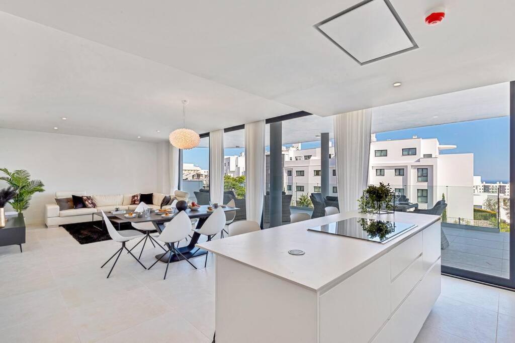 Fotografie z fotogalerie ubytování Stunning apart with private pool v destinaci Fuengirola