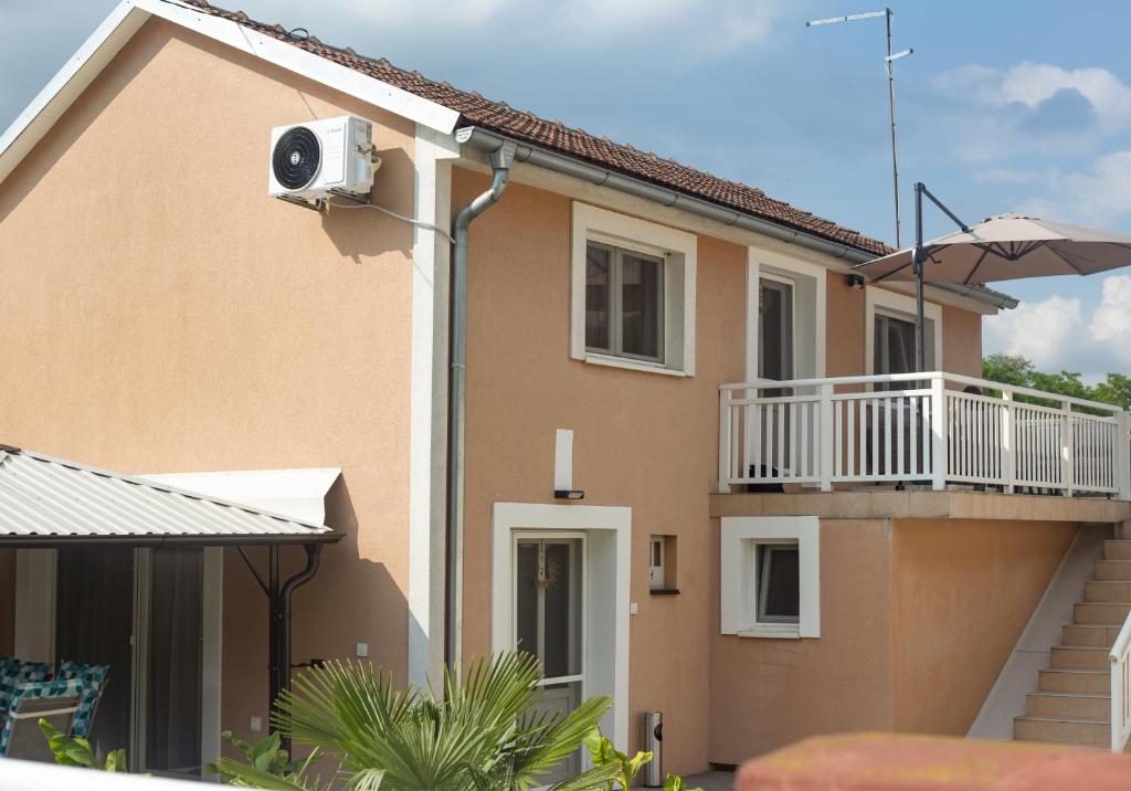 a house with a balcony on the side of it at Kuća - Na Granici in Ilok