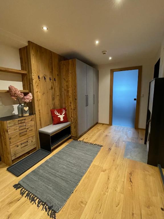 TV a/nebo společenská místnost v ubytování Appartements Lorenzoni, Cafe Konditorei Helmut Lorenzoni