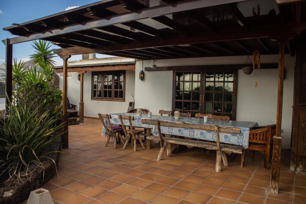 Reštaurácia alebo iné gastronomické zariadenie v ubytovaní Villa Piscine Jacuzzi Puerto Del Carmen