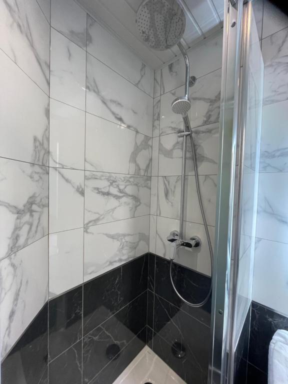 Residence Hoche - Single Room With Private Bathroom