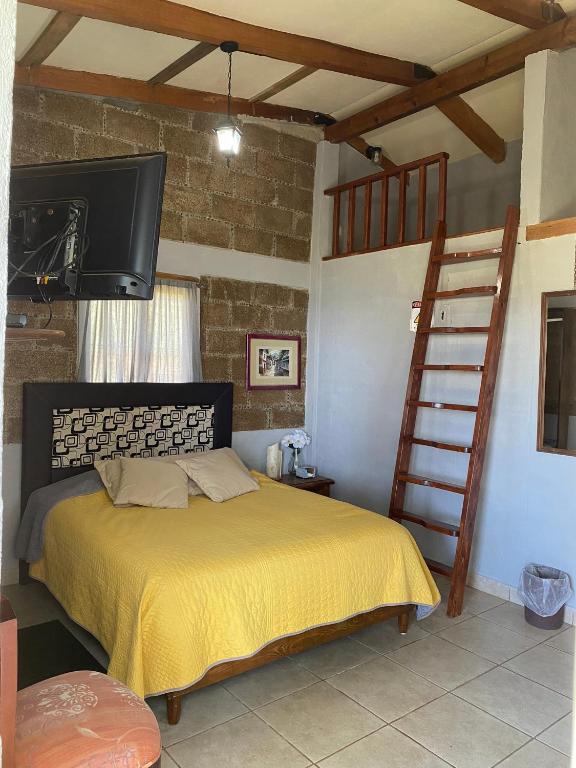 Postel nebo postele na pokoji v ubytování Cabañas Huerta la Mision, Zacatlán