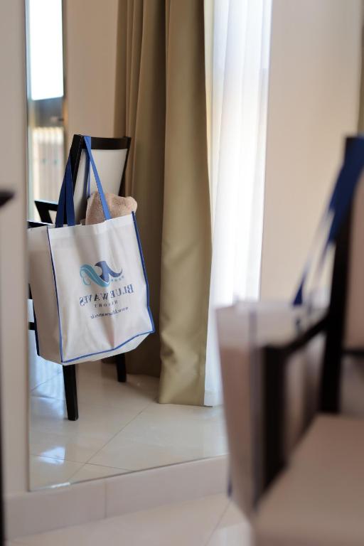 Blue Waves Resort - 10