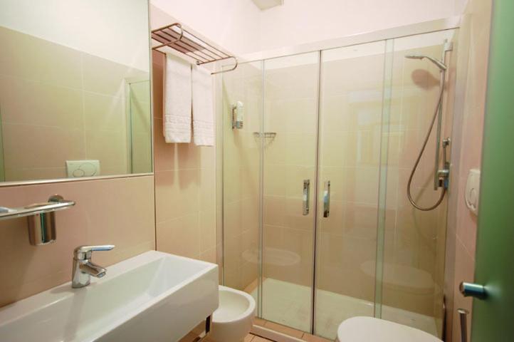 Koupelna v ubytování Hotel Matteo