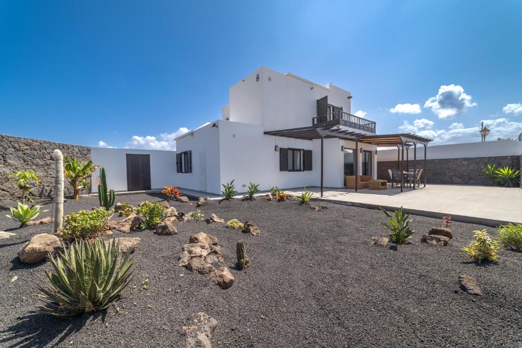 Casa OASIS DEL SOL, prívate villa in Playa Blanca