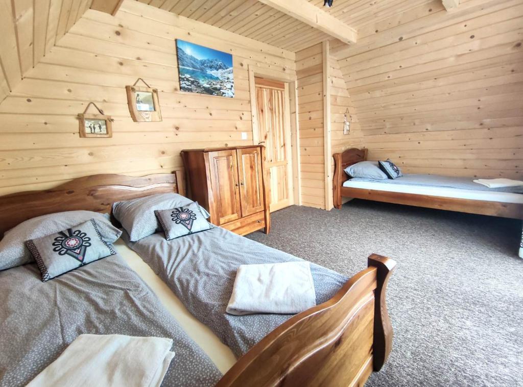 Posteľ alebo postele v izbe v ubytovaní Domek góralski Toporówka - Premium