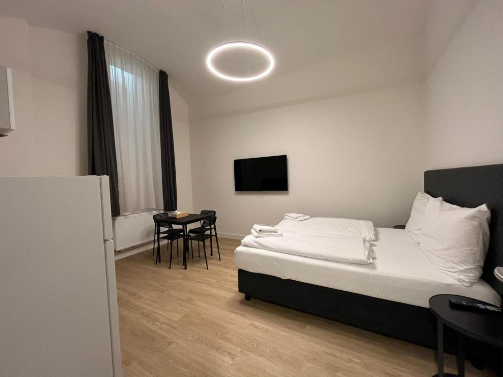 Postel nebo postele na pokoji v ubytování Figaro Suites