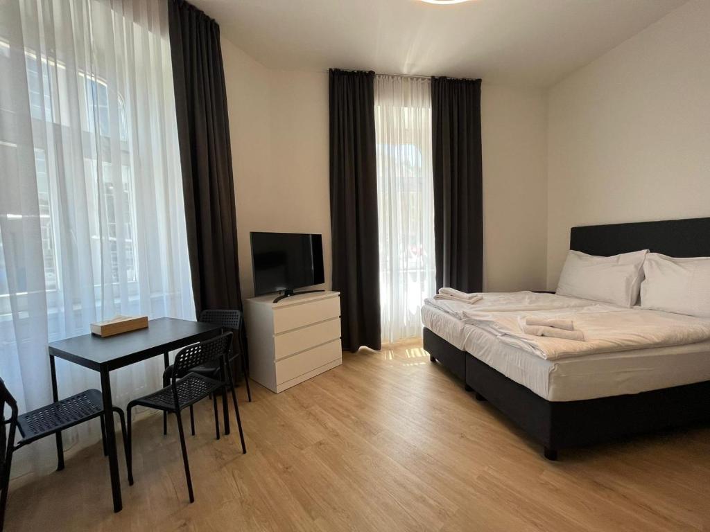 Postel nebo postele na pokoji v ubytování Figaro Suites